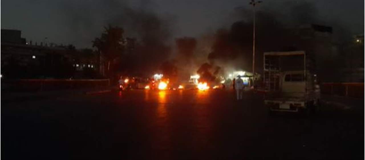 مراسل "الجديد": عدد من المحتجين  قطعوا الطريق عند دوار أبو علي في طرابلس احتجاجا على توقيف مصطفى العرعور من باب التبانه من قبل مخابرات الجيش اللبناني
