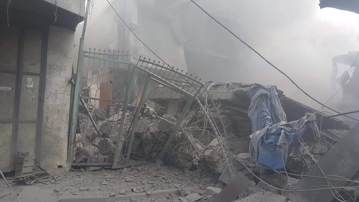 بالفيديو ـ شهيد وإصابات بانفجار وسط مدينة غزة