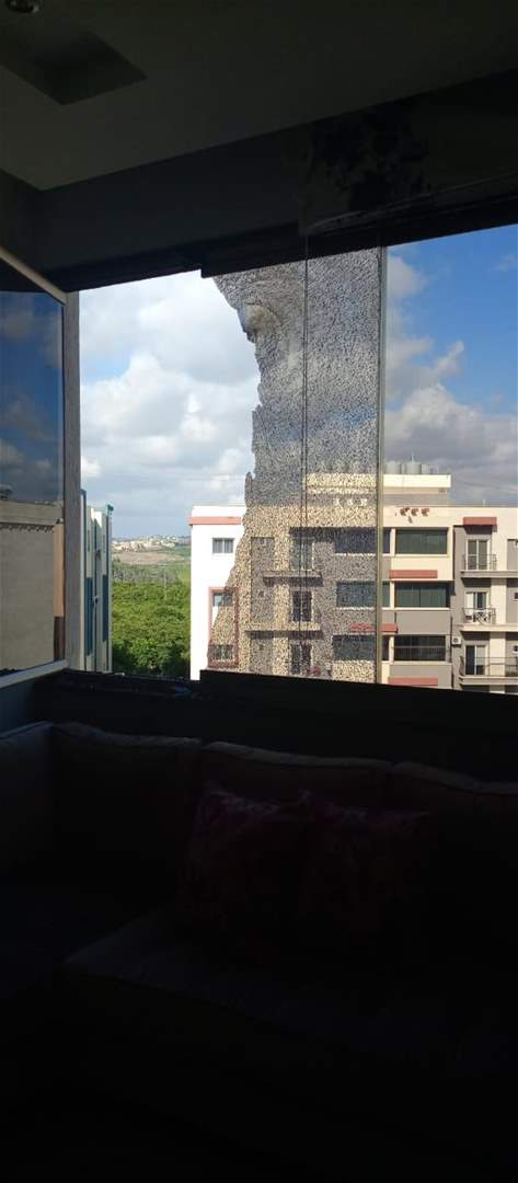 سائق فان يطلق النار في الحوش - صور..  ذعر وهلع واصابة اكثر من شقة سكنية