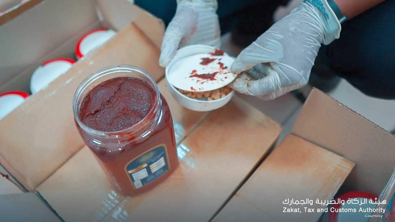 السعودية تعلن إحباط تهريب أكثر من 2.1 مليون حبة كبتاغون في معجون الطماطم