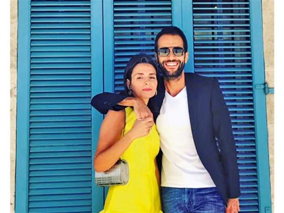 مالك مكتبي على البحر مع زوجته نايلة تويني إحتفالاً بمرور 12 عاماً على بدء قصة حبهما