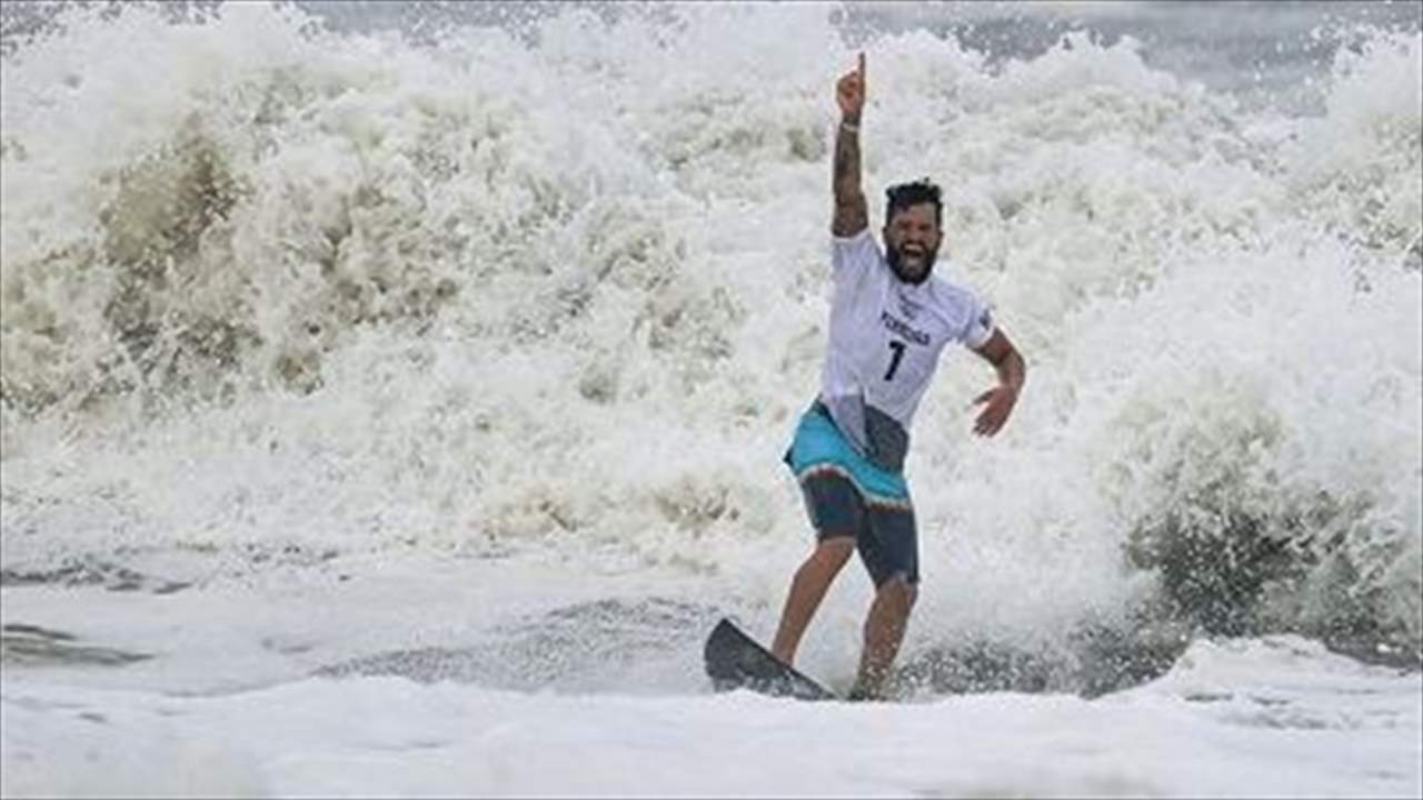 حكاية مذهلة: ولد فقير سُرق جوازه وطارده الإعصار وتنافس بالجينز فأصبح بطلاً ذهبياَ