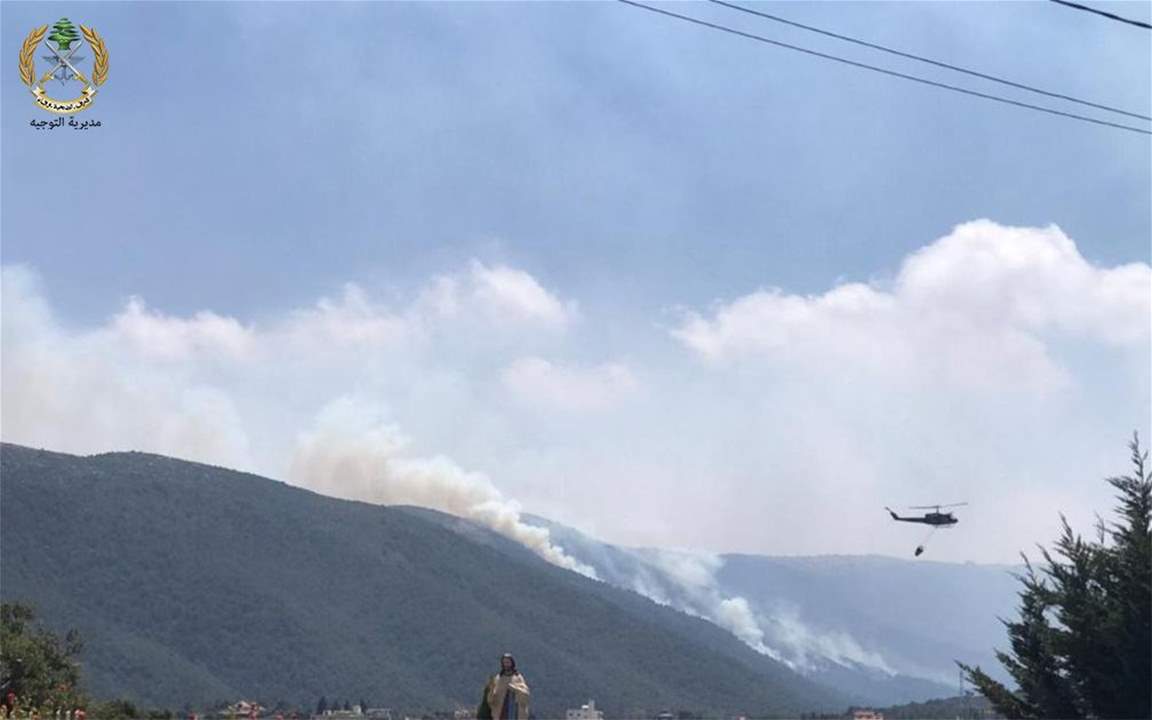 الجيش اللبناني: 4 طوافات تابعة للجيش تعمل على اخماد الحرائق التي اندلعت في جبل اكروم -عكار كما تشارك وحدات من الجيش في عمليات الاطفاء