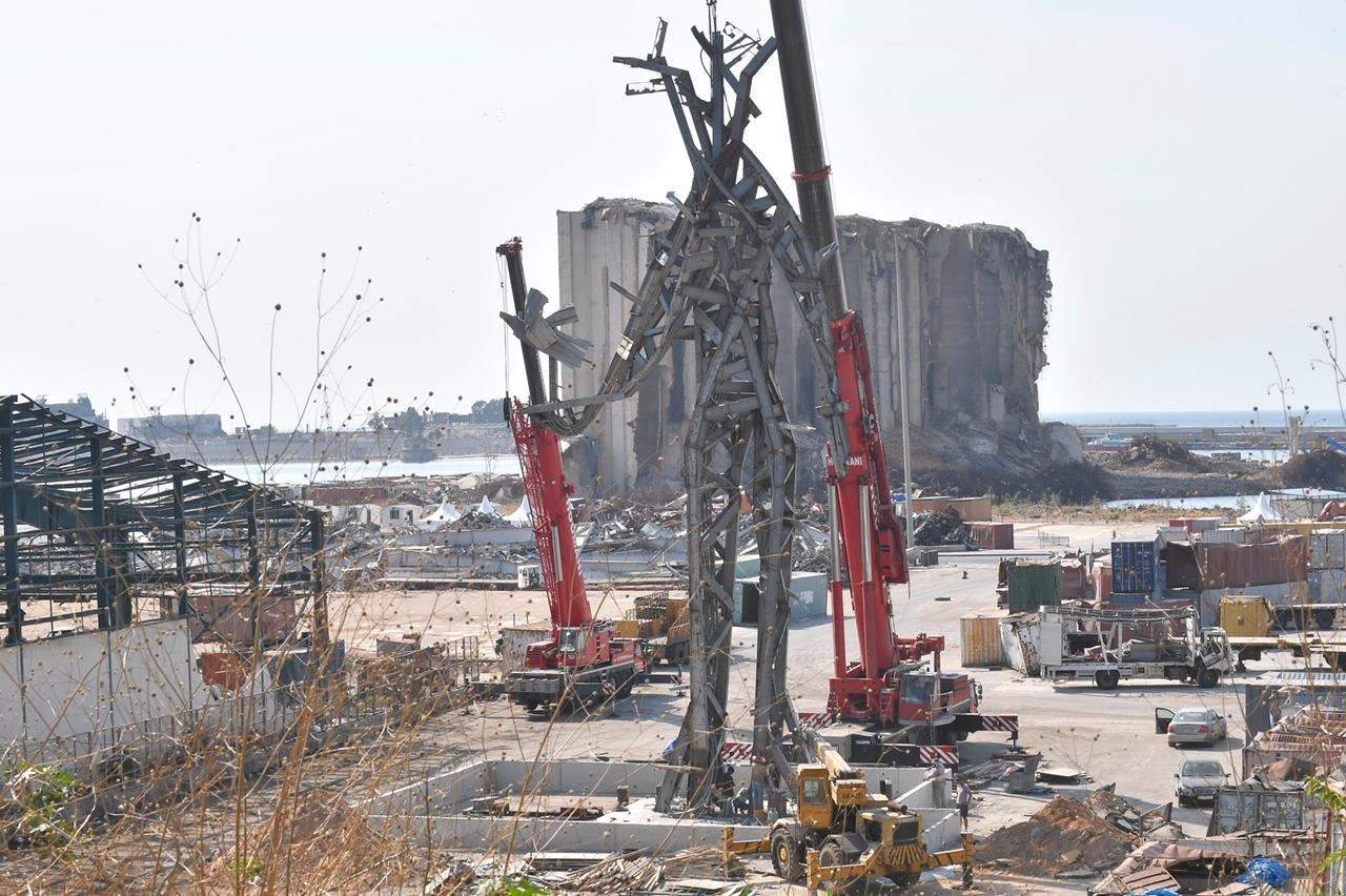 "مارد" مصنوع من معدن بقايا حادثة مرفأ بيروت تخليداً للضحايا