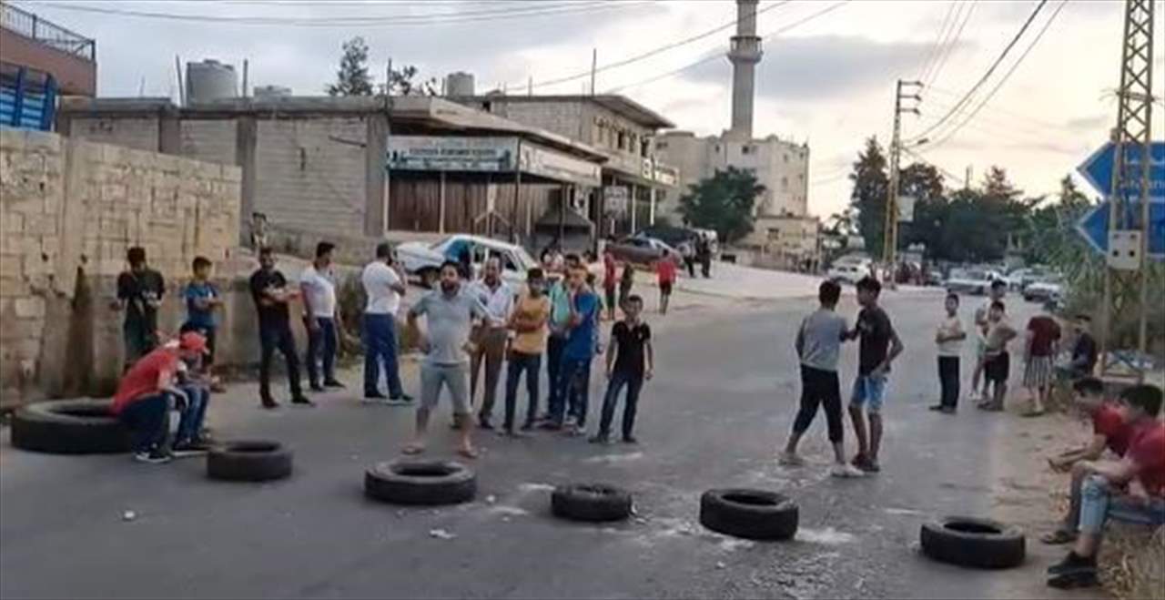 مراسل "الجديد": قطع الطريق في بلانة الحيصة السمونية من قبل عشائر الزريقات في سهل عكار تضامناً مع عشائر خلدة
