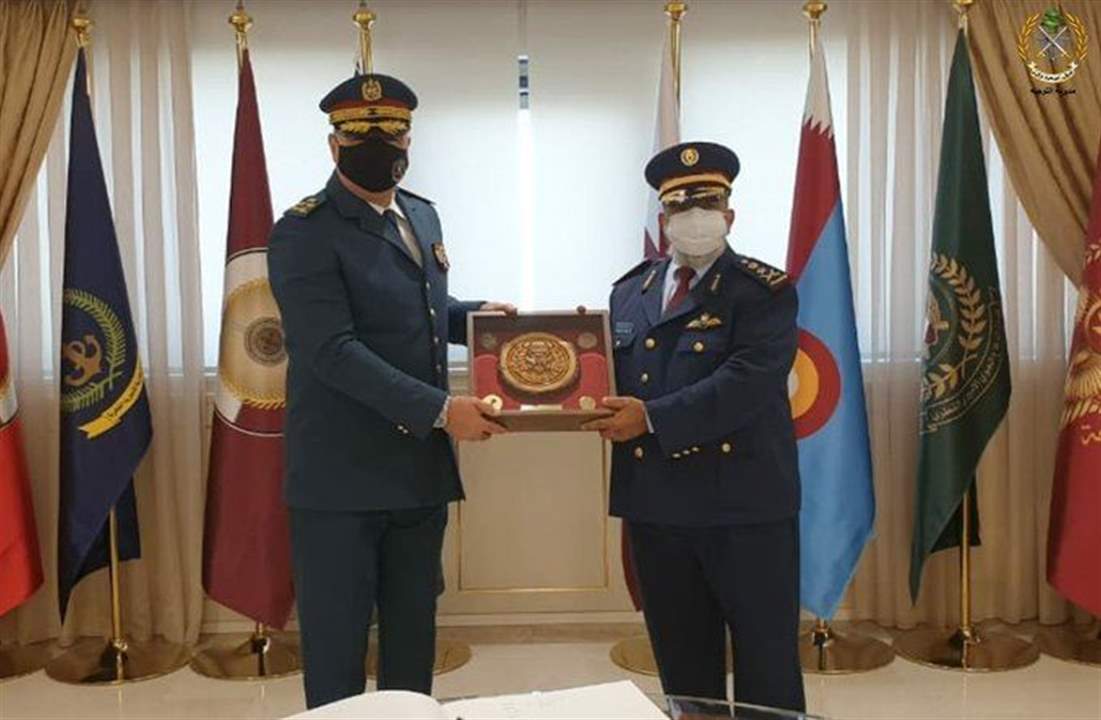   العماد جوزيف عون يلتقي رئيس أركان القوات المسلحة القطرية ويبحث معه التعاون بين الجيشين وسبل تعزيز دعم الجيش اللبناني