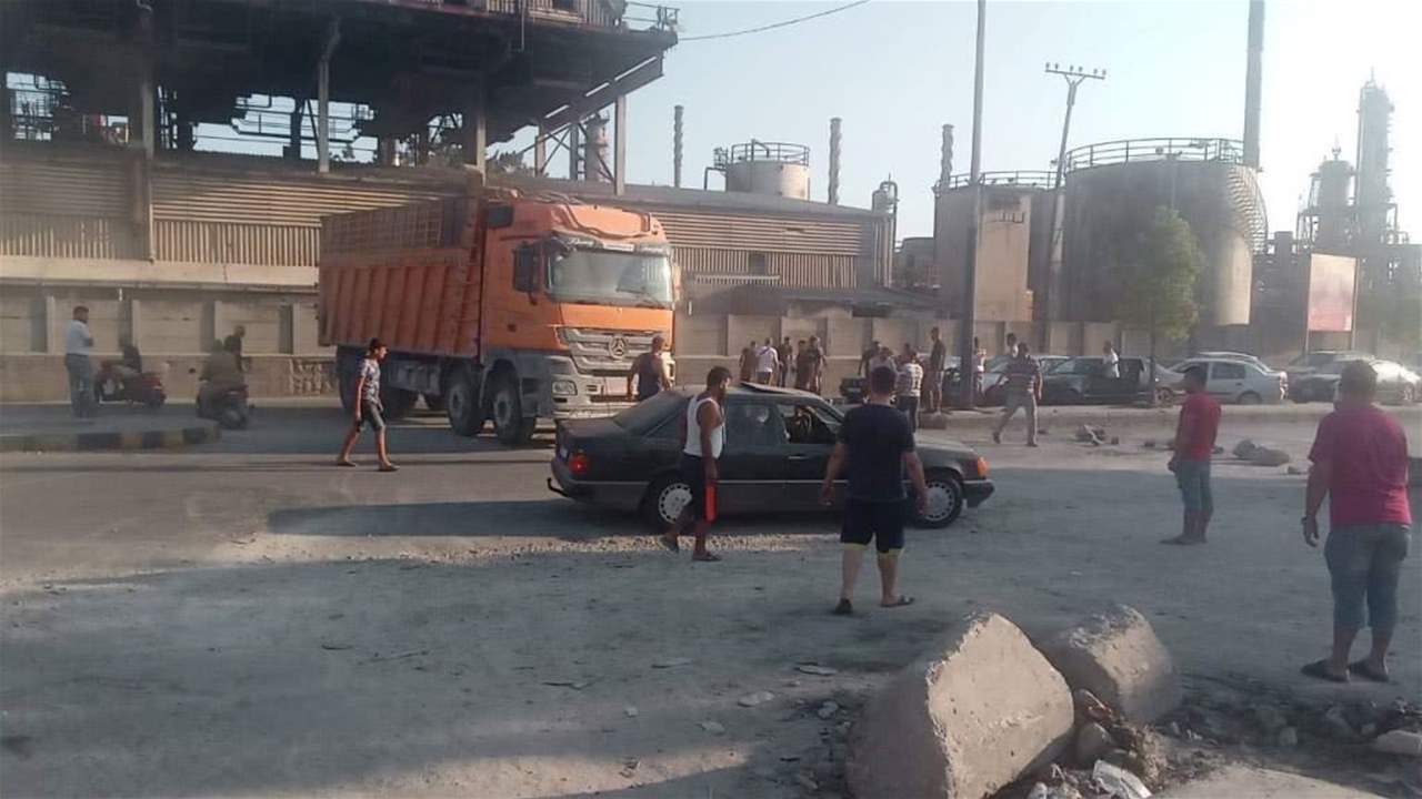 محتجون يقطعون طريق البداوي الدولي في الإتجاهين