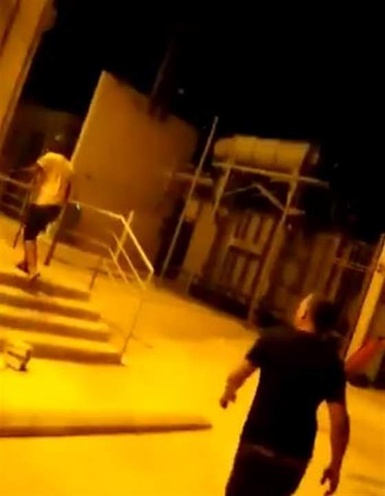 محتجون دخلوا محطة تحويل الكهرباء في عبرا مطالبين بزيادة التغذية