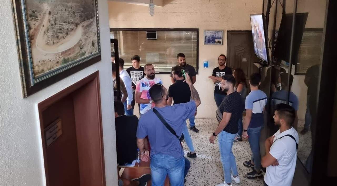 محتجون اقتحموا بلدية النبطية وغاضبون صادروا صهريج مازوت عند مثلث كفرمان