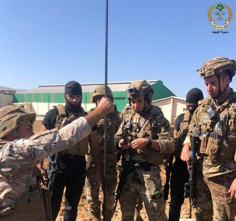 بالفيديو ـ الجيش اللبناني دهم مستودعات في منطقة رياق وصادر ٤٠٠ طن من مادة المازوت وقام بتوزيعها على عدد من المستشفيات والافران والبلديات والمزارعين