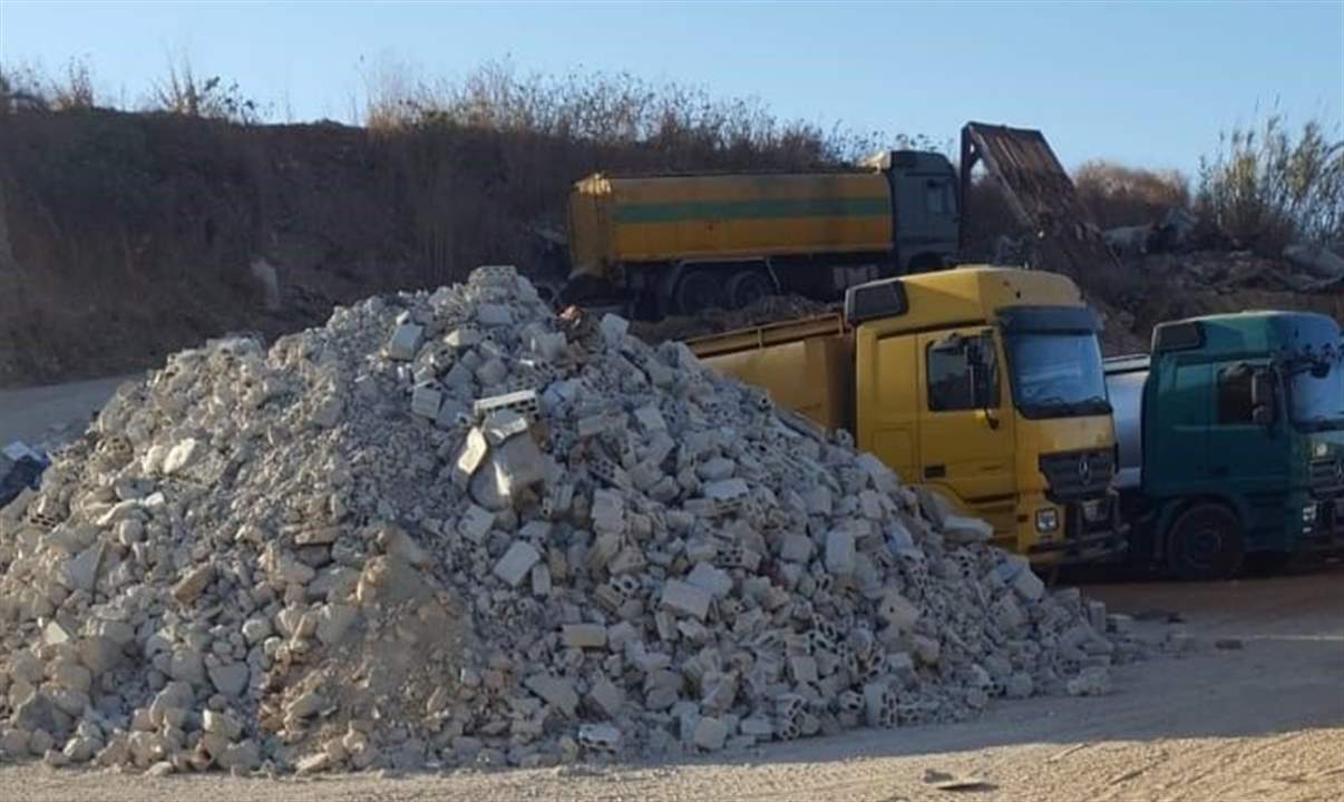 قوى الأمن: ضبط اكثر من 70 الف ليتر من مادّة المازوت مخزنة داخل خزانات وصهاريج وإحدى بؤر الخردة في محلة طريق المطار وضبط كمية أخرى داخل مرملة في المنطقة ذاتها 