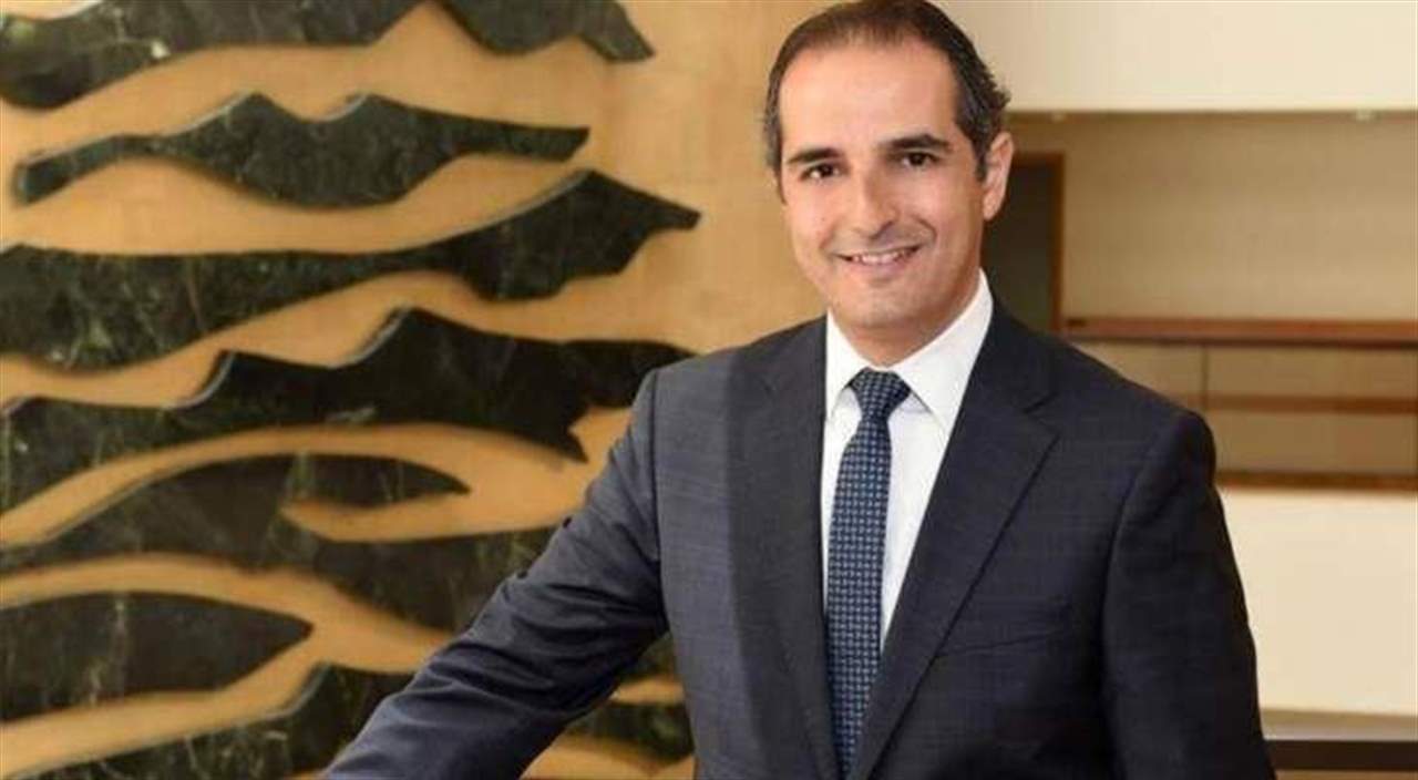 يزبك وهبي بظهور نادر مع زوجته ويوجه لها رسالة رومانسية لمناسبة عيد ميلادها