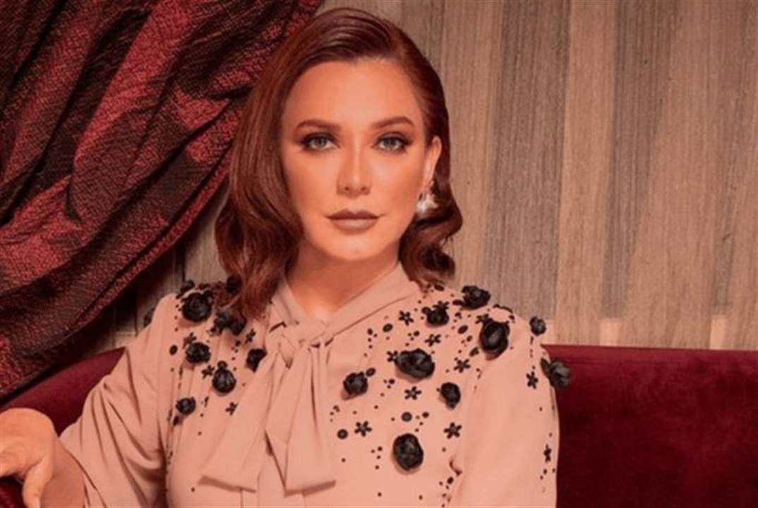 سلاف فواخرجي تدعوا بالشفاء العاجل لـ نضال الشافعي-صورة