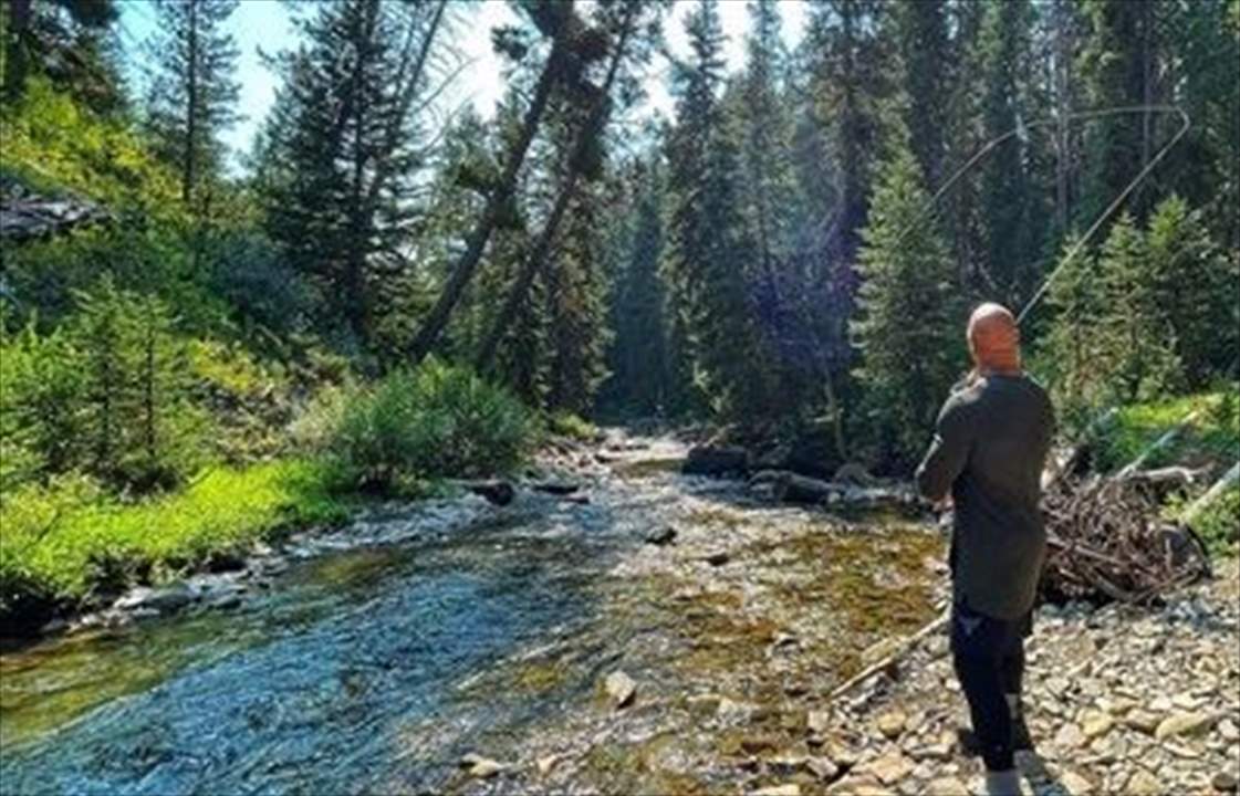 بالفيديو - "ذا روك" يفاجىء السياح في شوارع فلوريدا