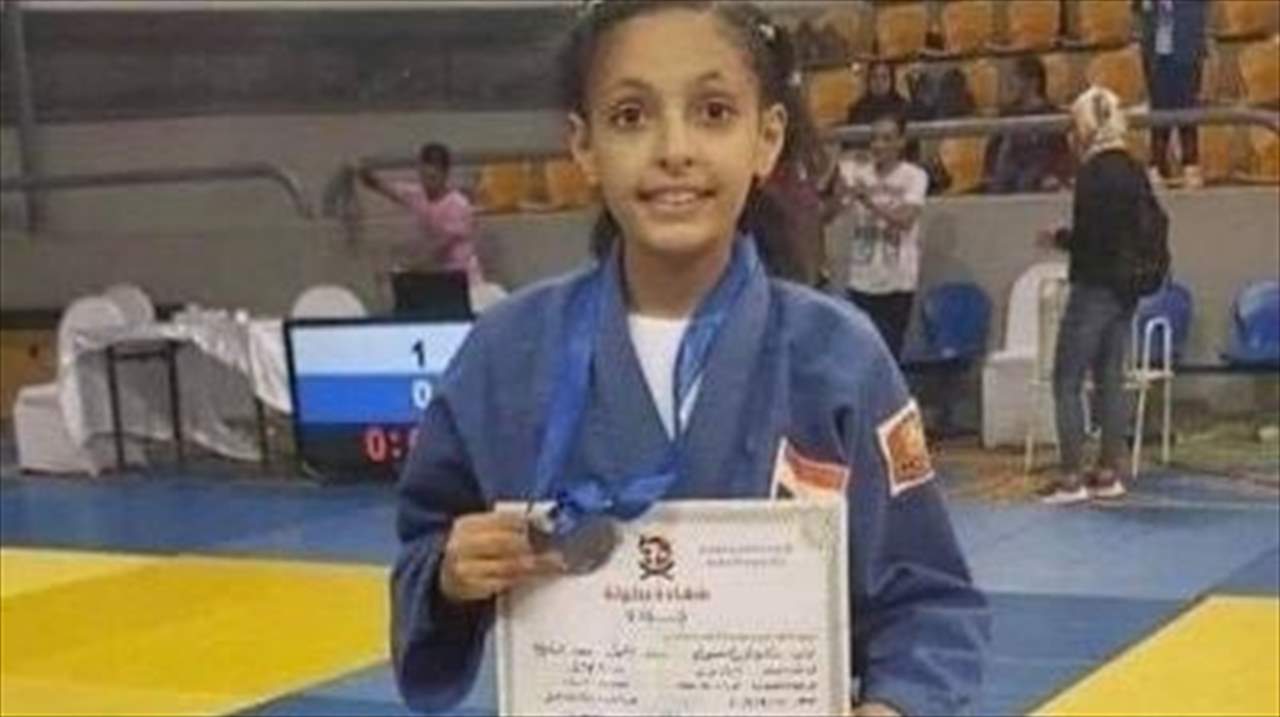 رنا إبنة الـ13 عاماً سقطت فجأة أمام والدتها .. وفارقت الحياة