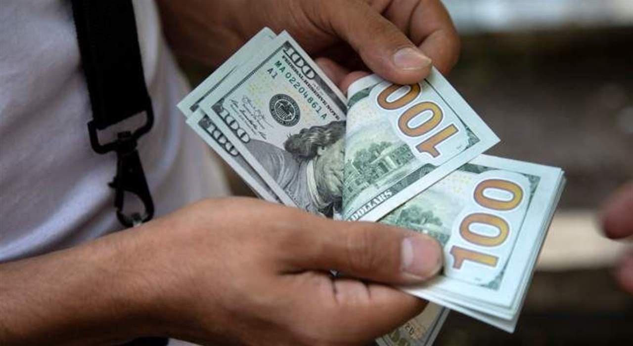 "الشرق الأوسط": تسعير الدولار البنكي على سعر 10 آلاف ليرة سيرفع سعر صرف السوق السوداء