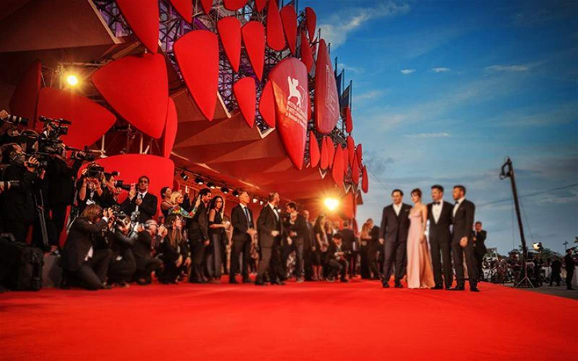 أبرز إطلالات النجمات العرب في مهرجان فينيسيا السينمائي ومهيرة عبد العزيز تلفت الأنظار