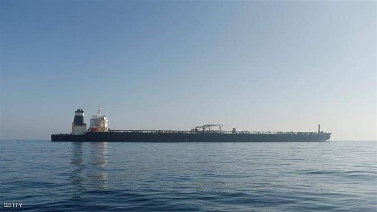 مصدران لـ"رويترز":  الوقود الإيراني سيُنقل بشاحنات إلى لبنان عبر سوريا  لتجنب التعقيدات المتعلقة بالعقوبات