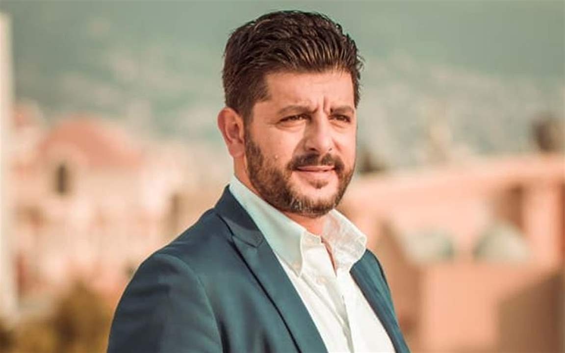 طوني عيسى لوالده الممثل المعروف: متل الأسد خليك