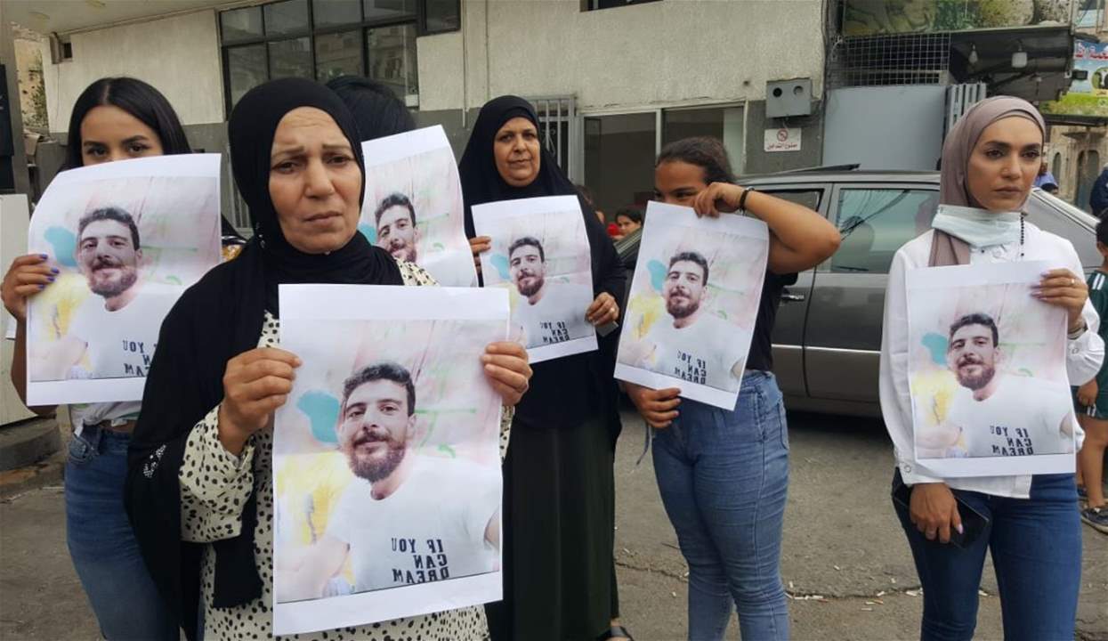 مراسل "الجديد": أهالي المفقودين بعبارة الموت ينفذون وقفة احتجاجيه في ساحة القبة بطرابلس للمطالبة بمعرفة مصير أبناءهم الذين فقدوا منذ سنة