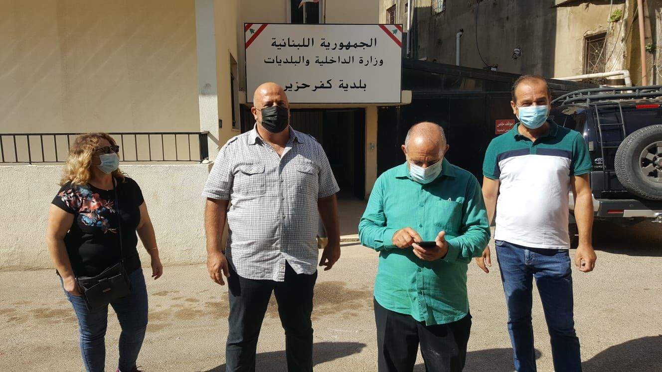 مراسل "الجديد": وقفة احتجاجية أمام بلدية كفر حزير - الكورة للمطالبة بتطبيق القرار القاضي بوقف عمل الكسارات