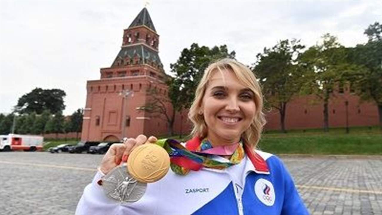 خرجت للعشاء وعادت لتجد ميدالياتها مسروقة !!