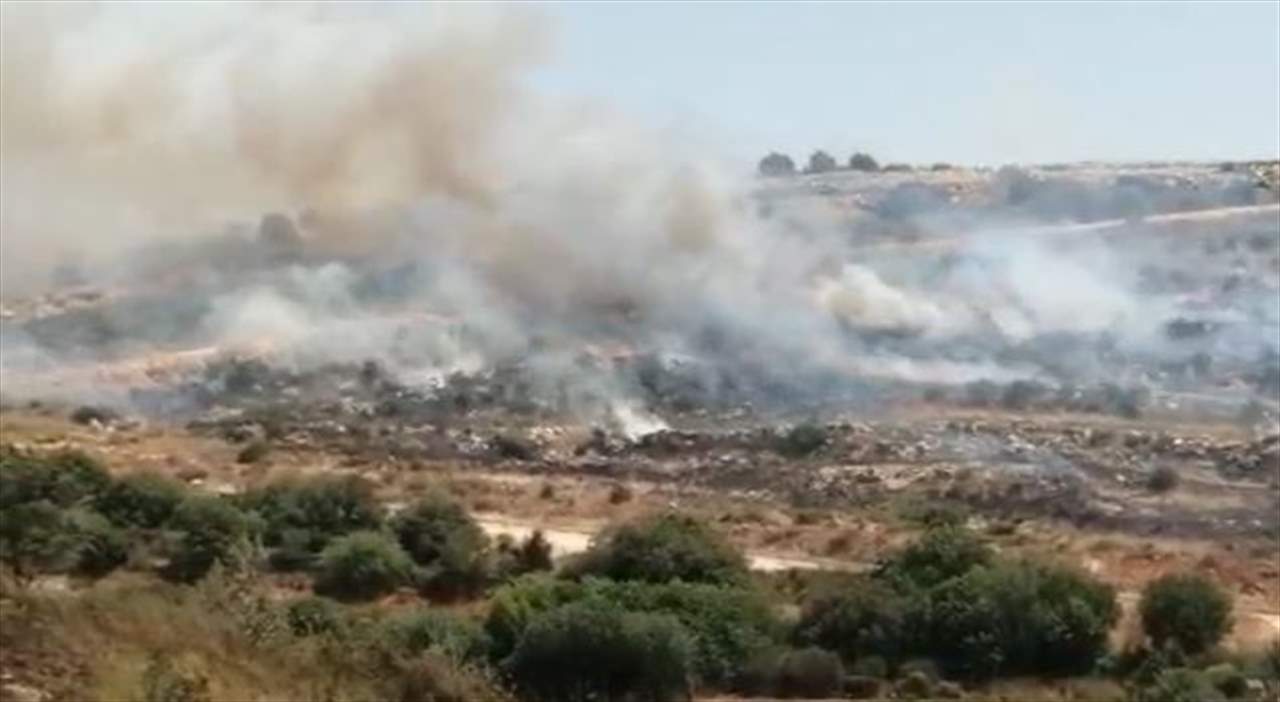 حريق على تخوم ميس الجبل يفجر ألغاماً من مخلفات العدو