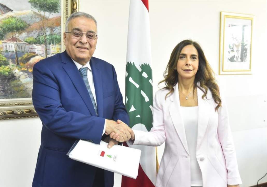 عكر خلال تسليم وتسلم في الخارجية: ما لم نغير ما بأنفسنا وذهنيتنا لن نستطيع أن نغير حال وطننا 