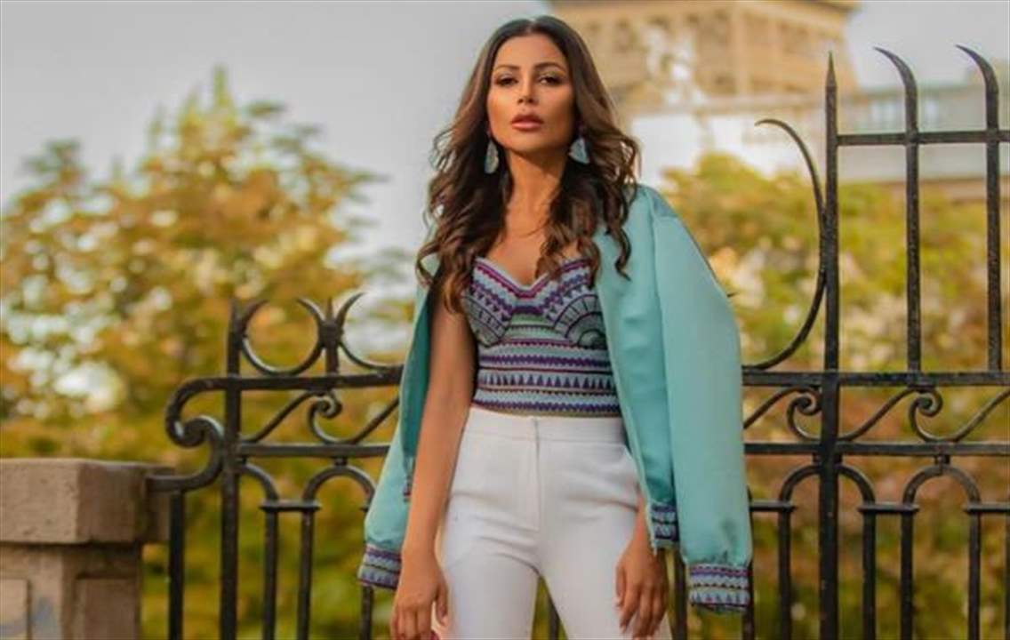 منى زكي وبلقيس ترحبان بـ مهيرة عبد العزيز في مصر على طريقتهما الخاصة