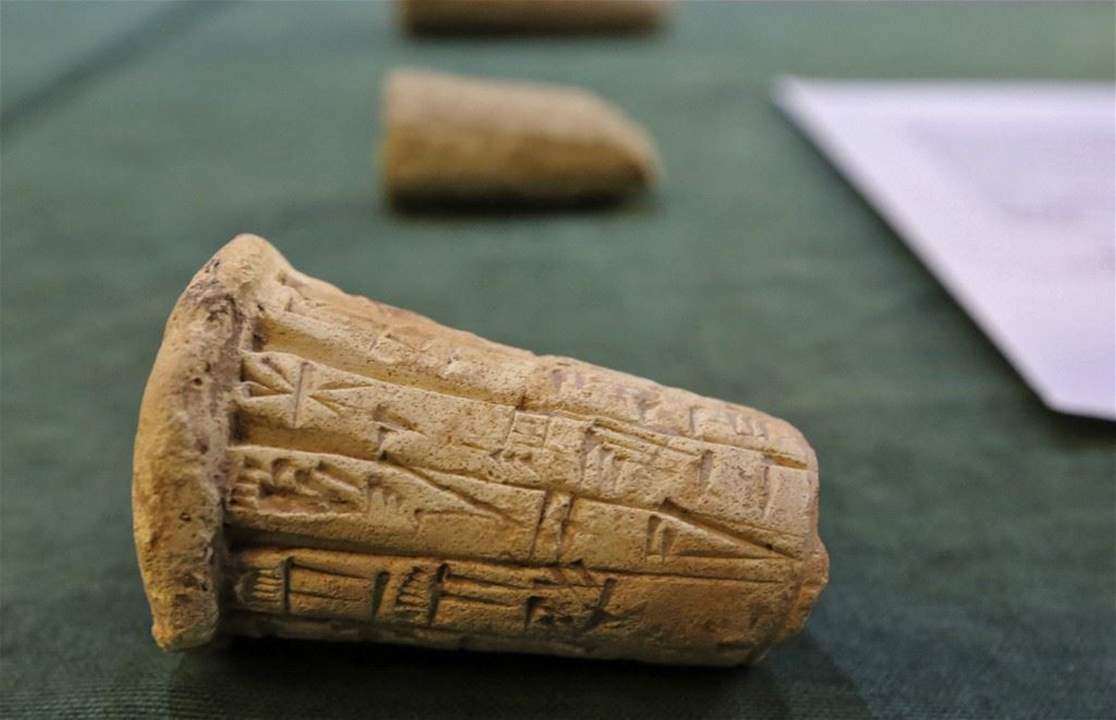 سُرِق من متحف عام 1991... العراق سيستعيد لوحاً مسمارياً أثرياً عليه جزء من "ملحمة غلغامش"