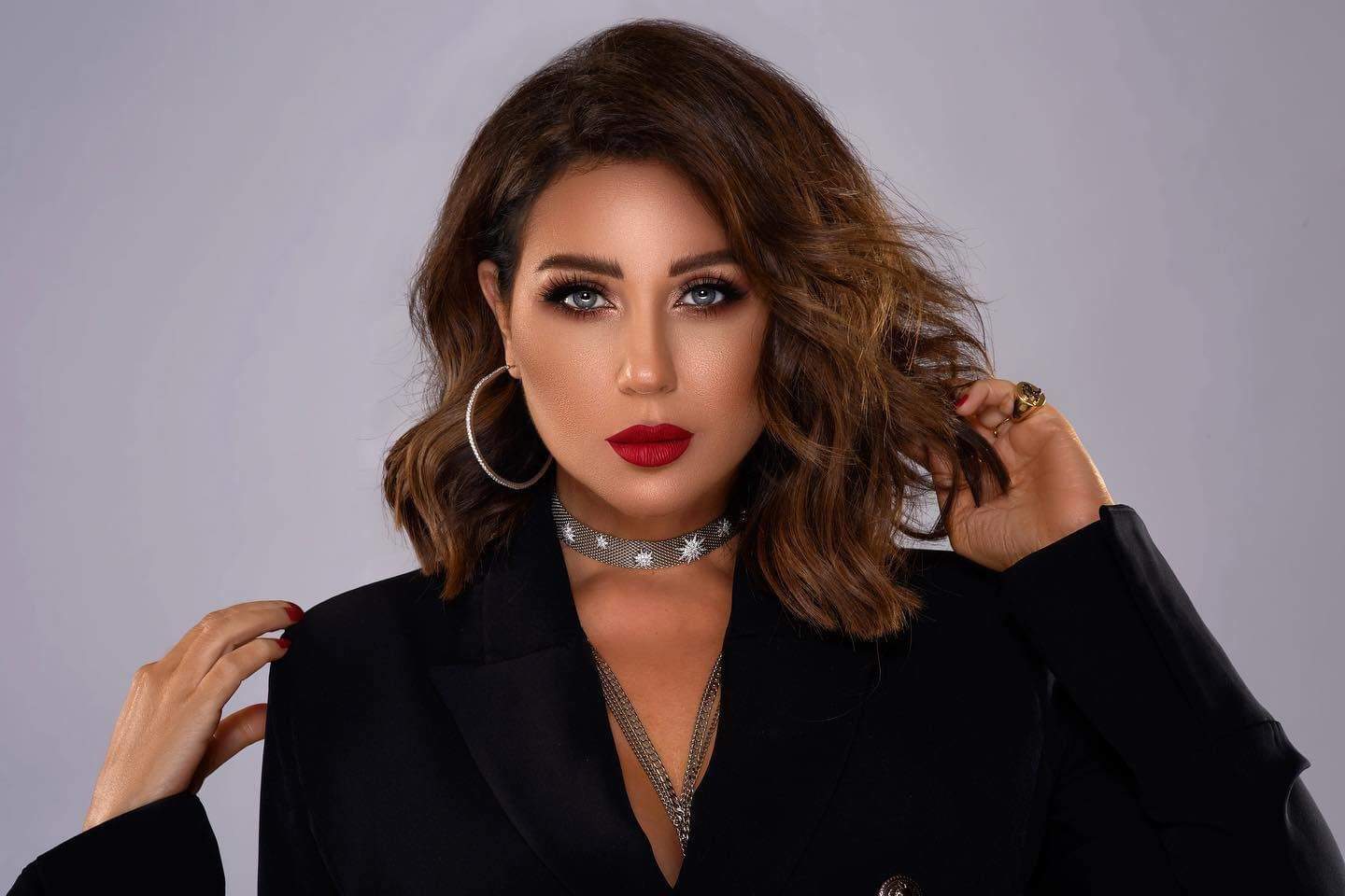 ابن رابعة الزيات يلفت الأنظار ووسامته حديث الجمهور