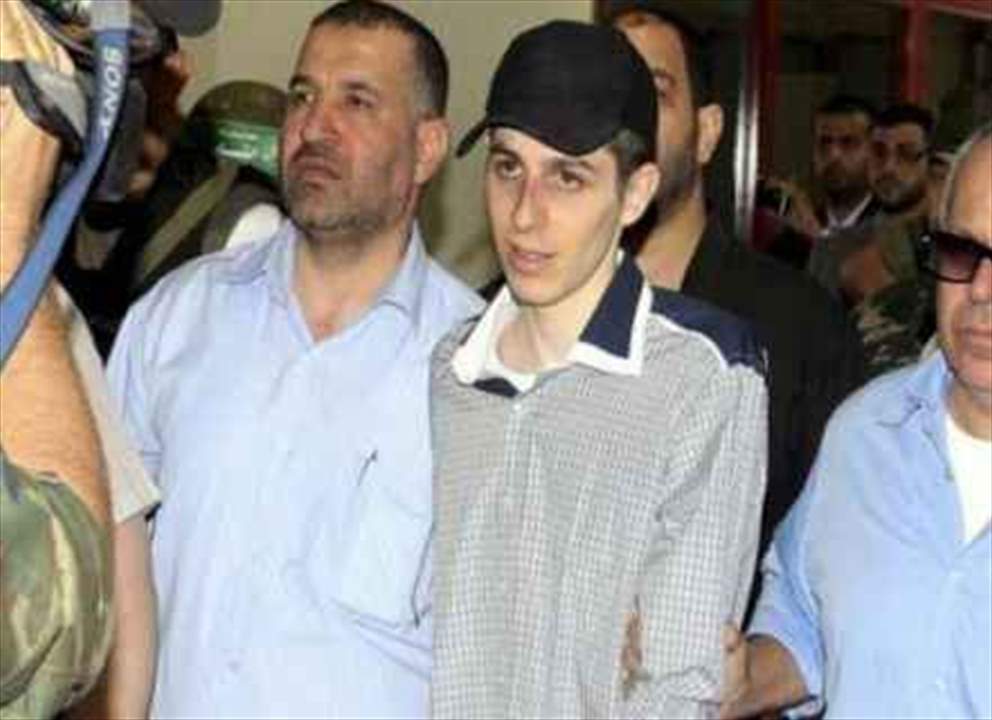 بالفيديو - جلعاد شاليط يكشف للمرة الاولى كيف كانت كتائب القسام تعامله خلال خمس سنوات من الأسر 