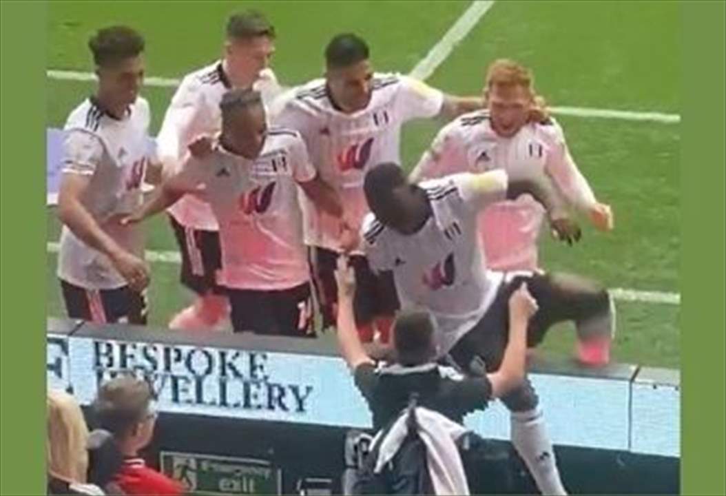 بالفيديو - لاعبو فولهام يحتفلون مع فتى مريض والنادي يضعه لاعباً على صفحته الرسمية !!