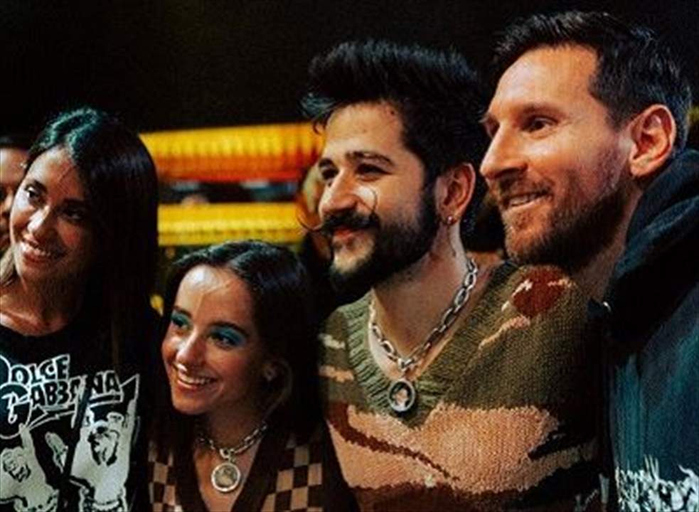 صور - ميسي ونجوم PSG في حفل المغني الشهير كاميلو