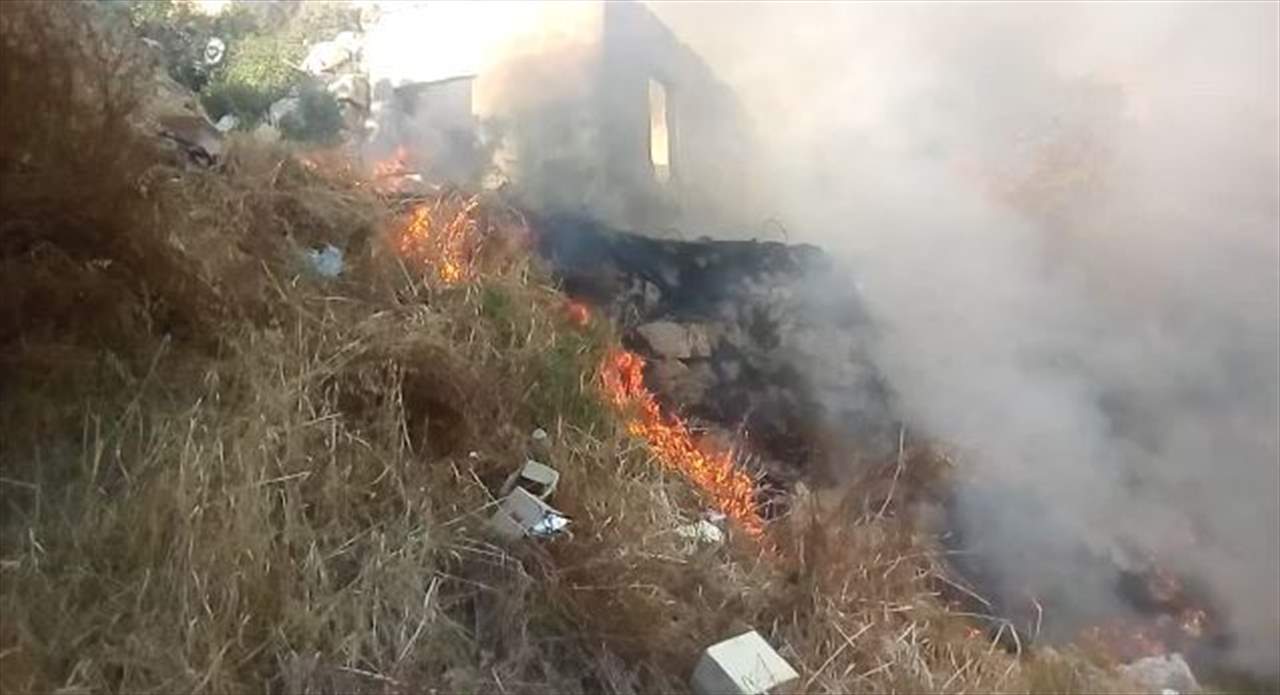 الدفاع المدني يسيطر على حريق قرب قلعة صيدا البرية