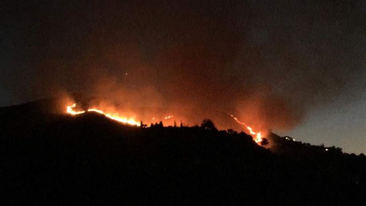 الوكالة الوطنية: اندلاع حريق في خراج بلدات كروم عرب ومشحا وخريبة الجندي في عكار امتد الى بساتين الزيتون والاراضي الزراعية واقترب من المنازل