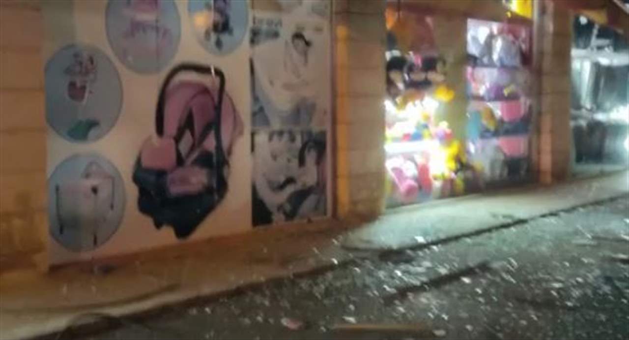 بالفيديو- إلقاء قنبلة باتجاه محلات "كادو غملوش" في محلة حي الأمريكان