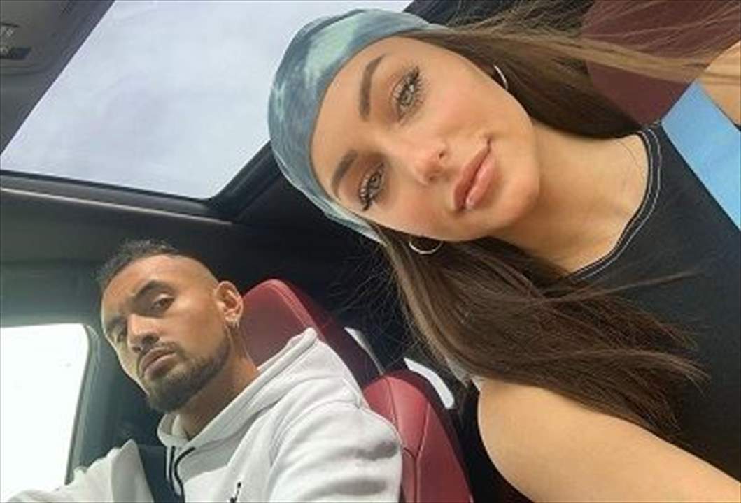 جدالٌ علنيّ واتهامات بالخيانة بين نجم التنس وصديقته والشرطة تتدخل !!