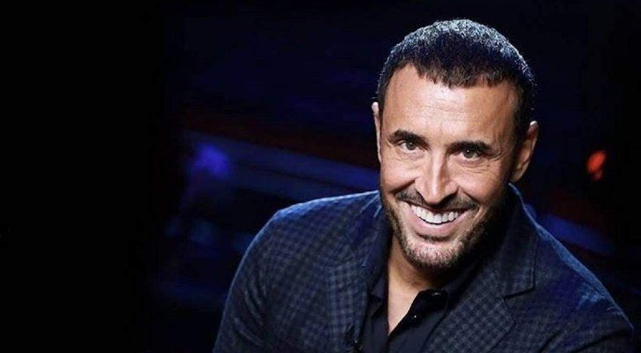 توأم كاظم الساهر في دبي يتصدر حديث المتابعين والشبه بينهما كبير