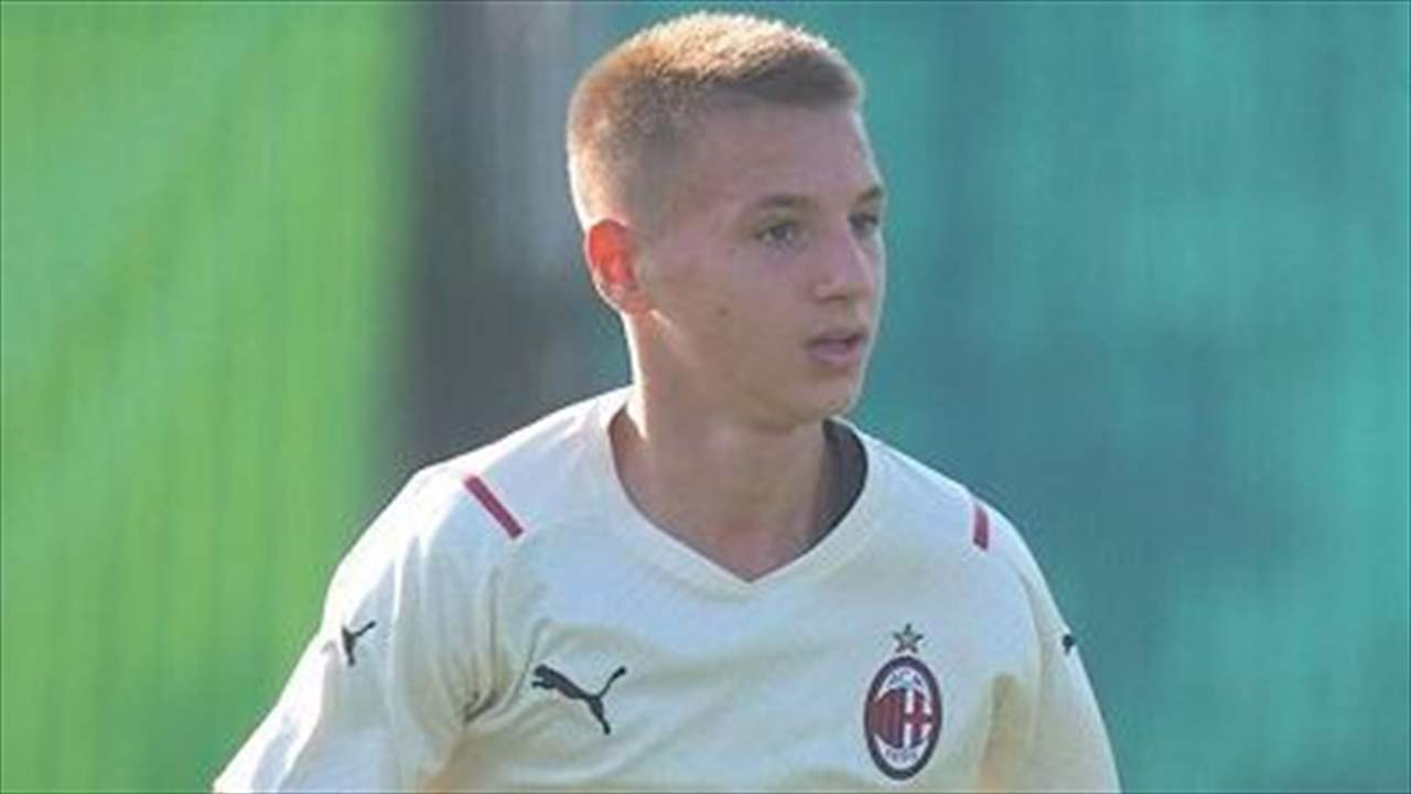 موهبة تُطبخ في ميلان .. عمره 13 عاماً وسجل 483 هدفاً !!