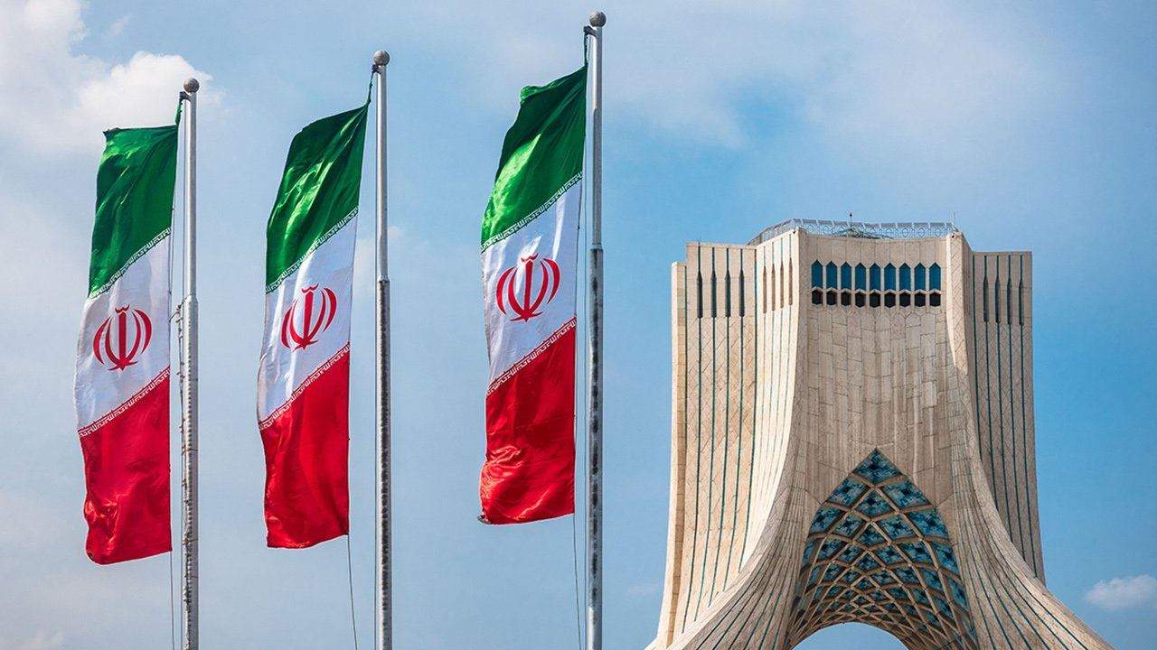 طهران: بيروت ستتغلب على الفتن المدعومة من إسرائيل