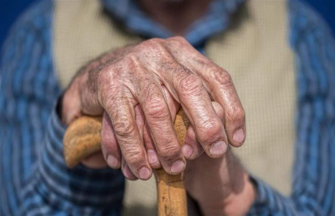 ممثلة سورية تتحدث عن نيتها العيش في دار للمسنين بسبب إهمال إبنها لها وشقيقتها توضح