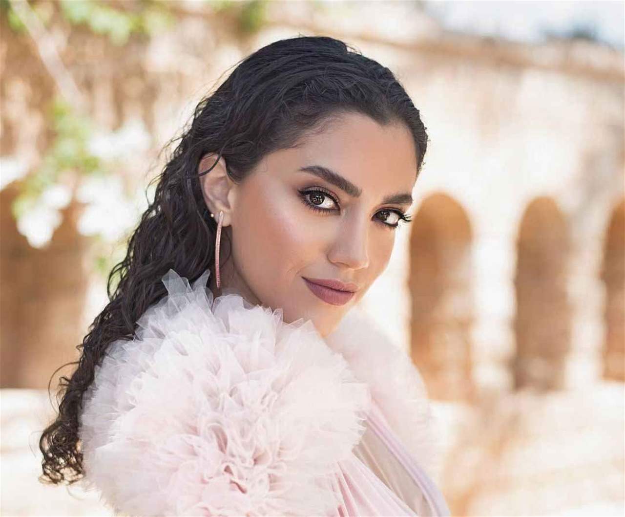 ستيفاني عطالله تنشر صورة محيّرة..ظهرت بين أحضان هذا النجم العالمي!!