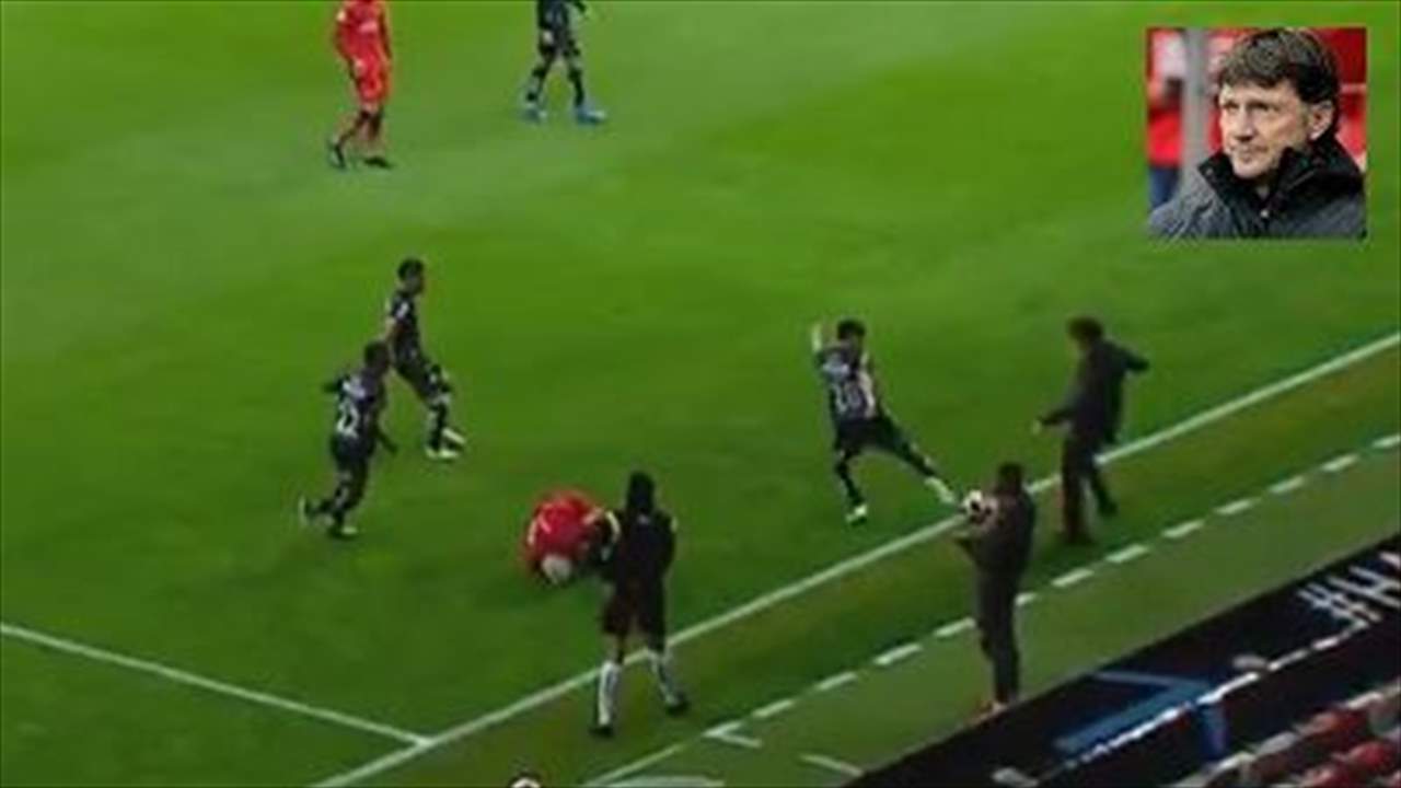 بالفيديو - البوابة تُفتح للمدرب المطرود ليحتفل بالتعادل