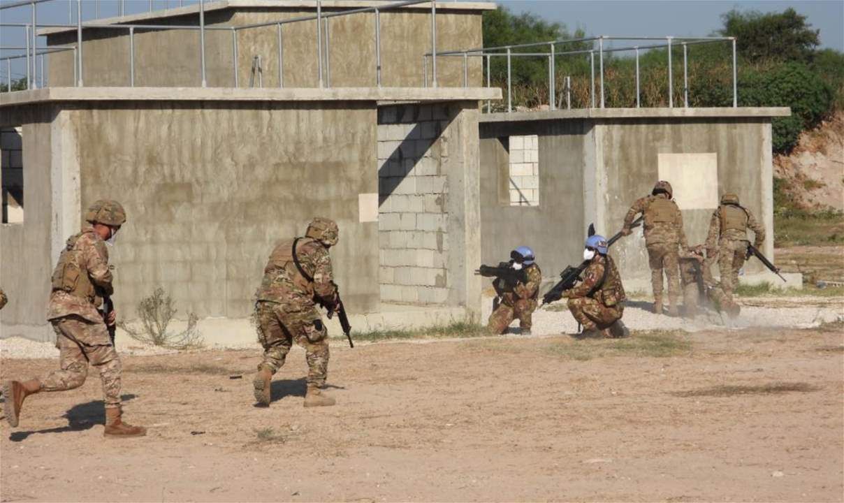 بالصور- تخريج عسكريين من لواء المشاة الخامس