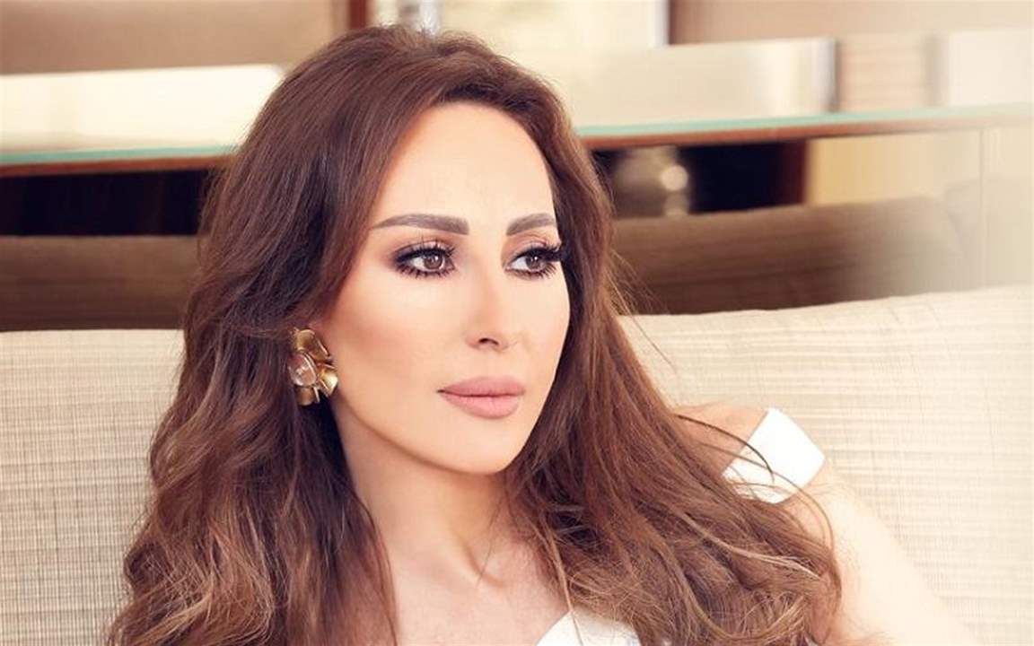 ورد الخال توجه رسالة مؤثرة لوالدتها.. كلماتها أبكت الجمهور