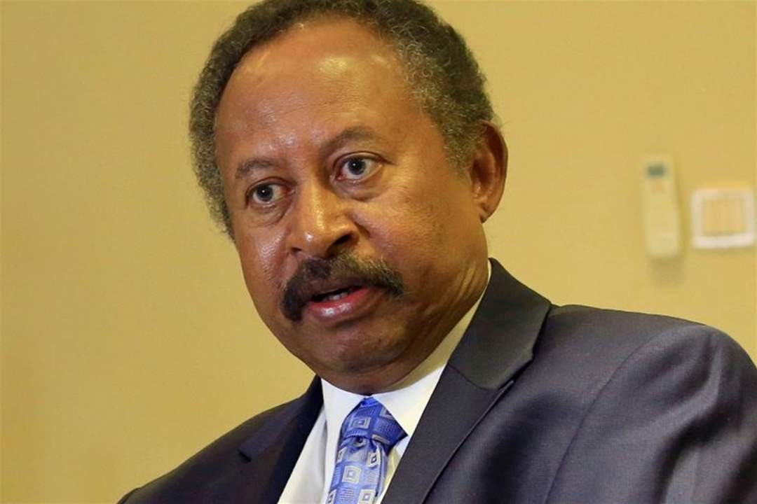 قوة عسكرية تخطف رئيس الوزراء السوداني وزوجته فجراً.. ومكتب حمدوك يدعو للتظاهر السلمي