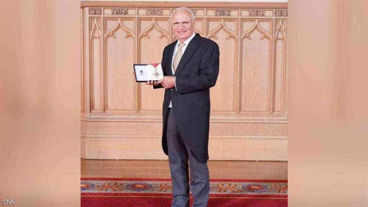  الطبيب العراقي رعد شاكر ينال أعلى وسام في الامبراطورية البريطانية