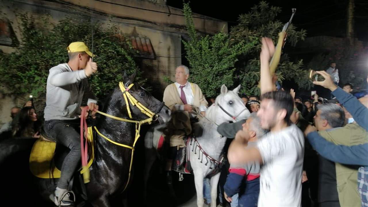    بالصور ـ استقبال حاشد في بعلبك لسعدالله الصلح بعد إخلاء سبيله في قضية نيترات البقاع 