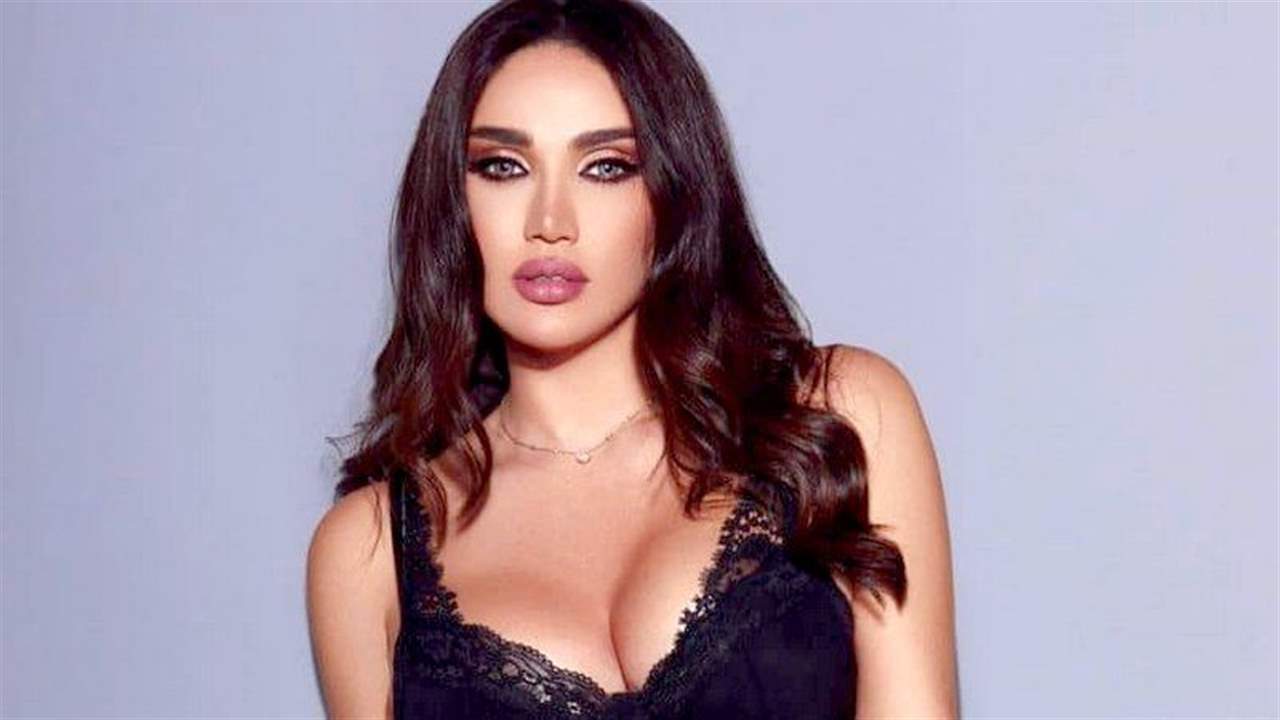 إطلالة مليسا بالفستان الأبيض تضع الجمهور في حيرة